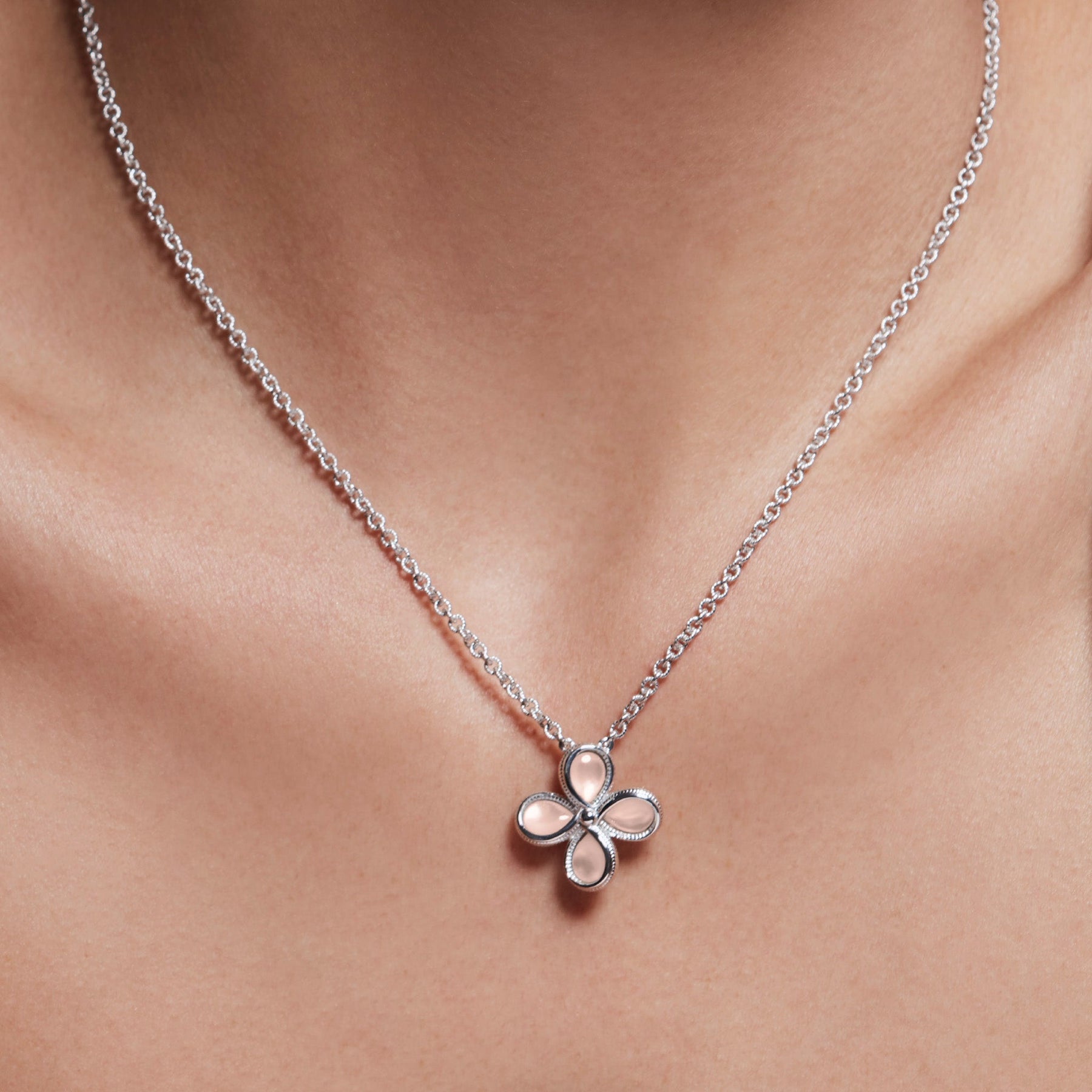 Jardin Flower Pendant Necklace with Pink Mother of Pearl