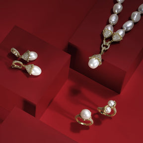 Paloma Bypass Ring with Freshwater Pearls and Diamonds in 18K