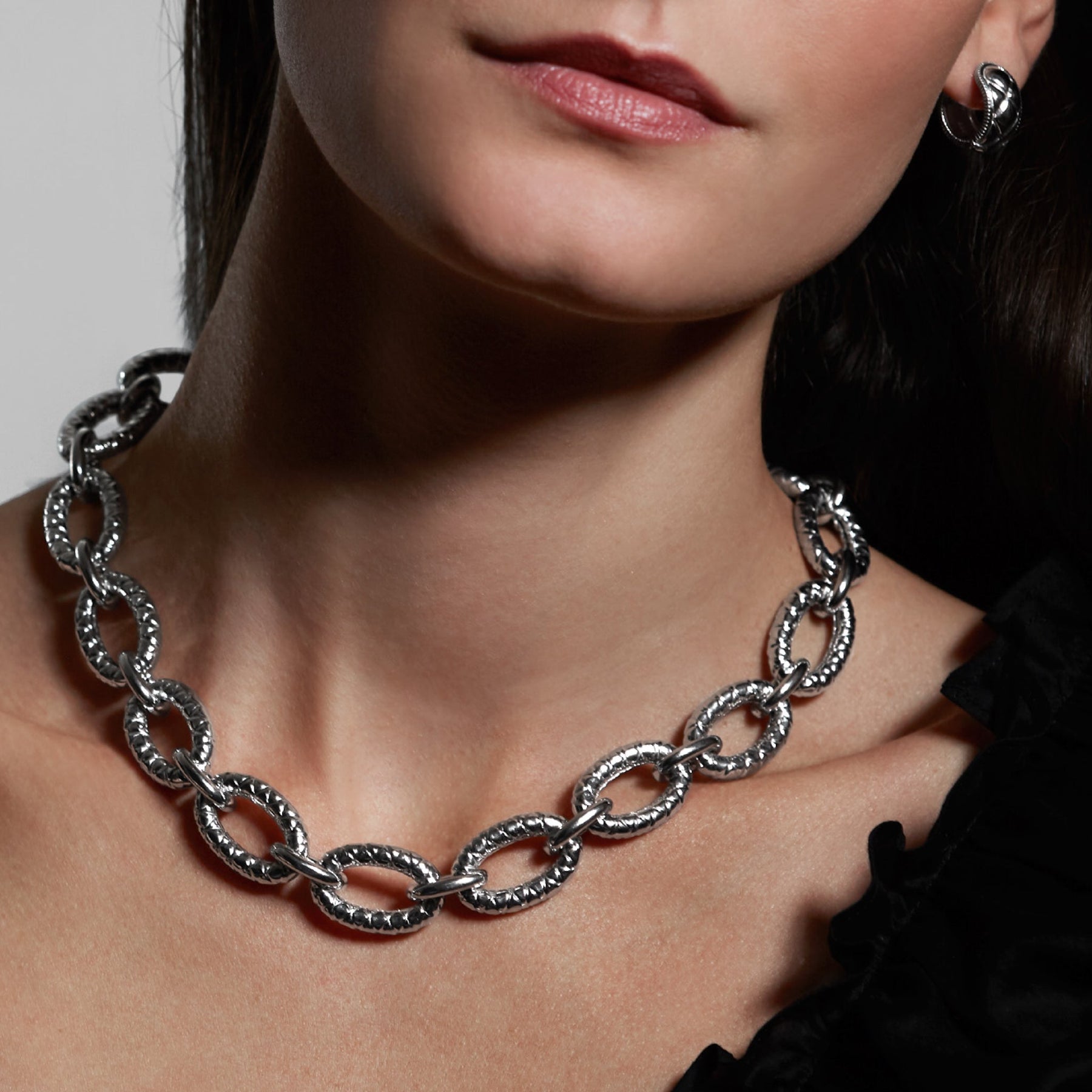Max Textured Necklace
