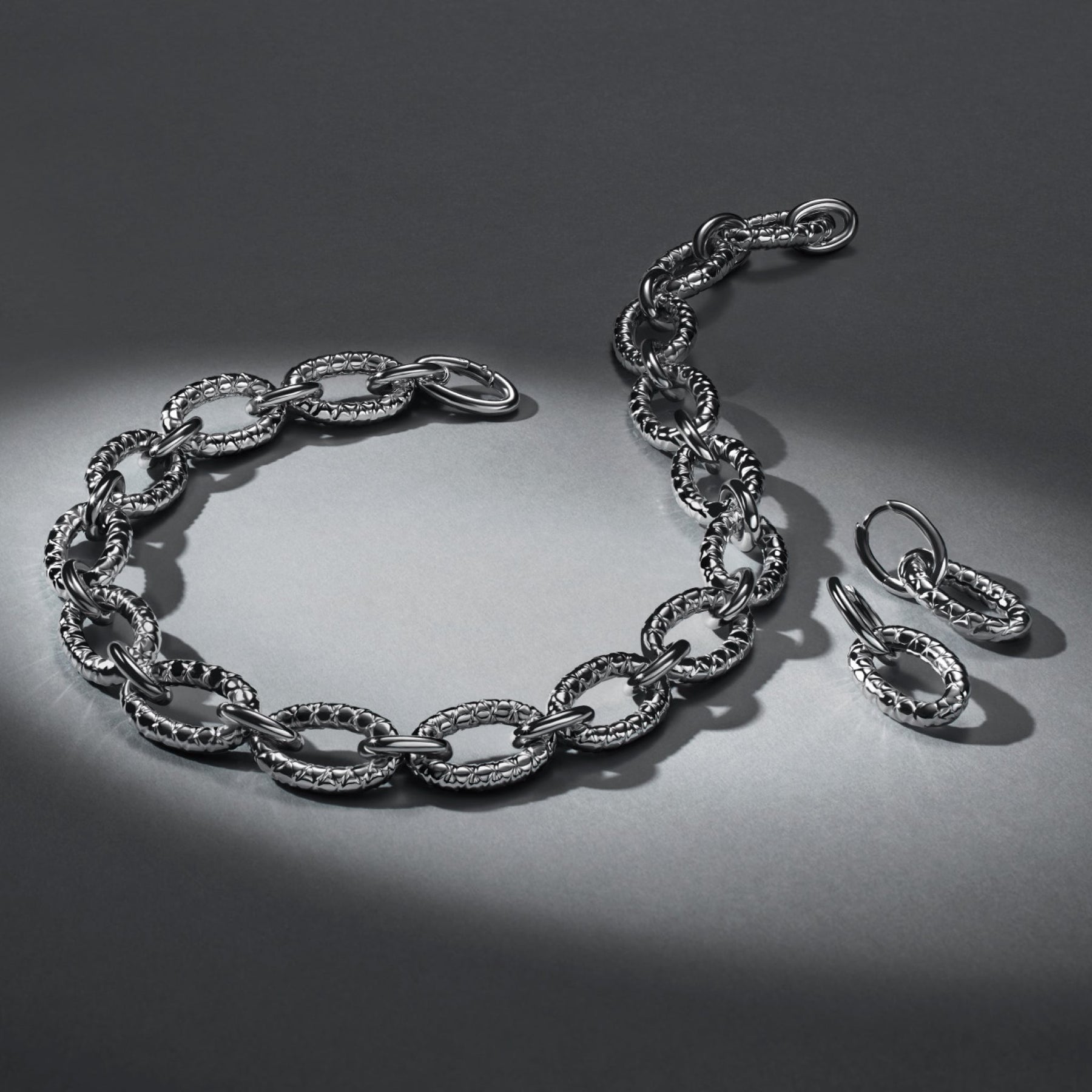 Max Textured Necklace